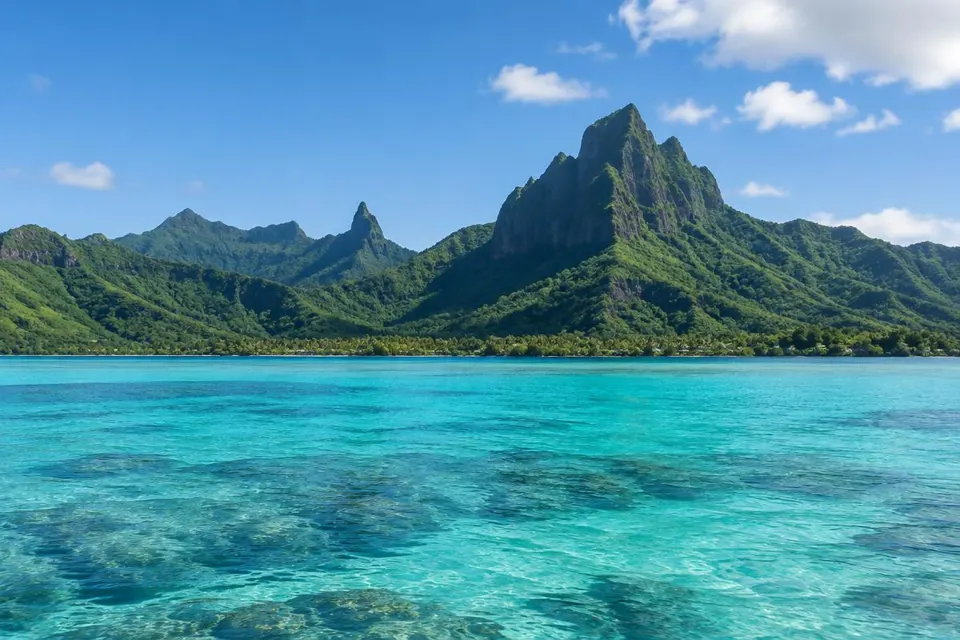 Lagon turquoise et pics volcaniques à Moorea
